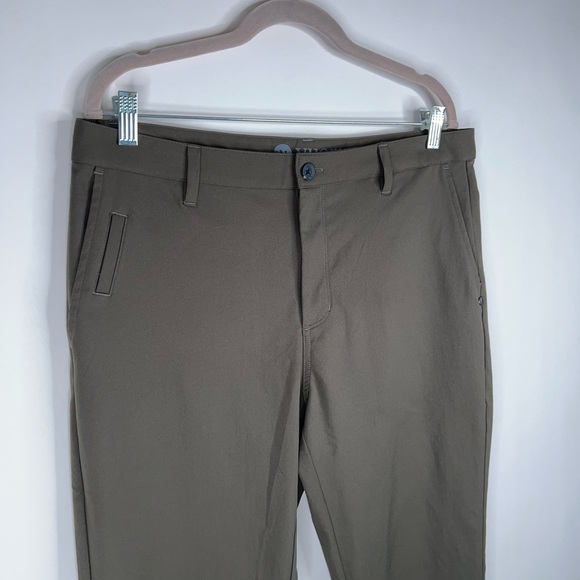 Vuori Cascade Tech Chino Pant Athletic Slim Fit Dark Oregano Green Size 34 - Picture 4 of 11
